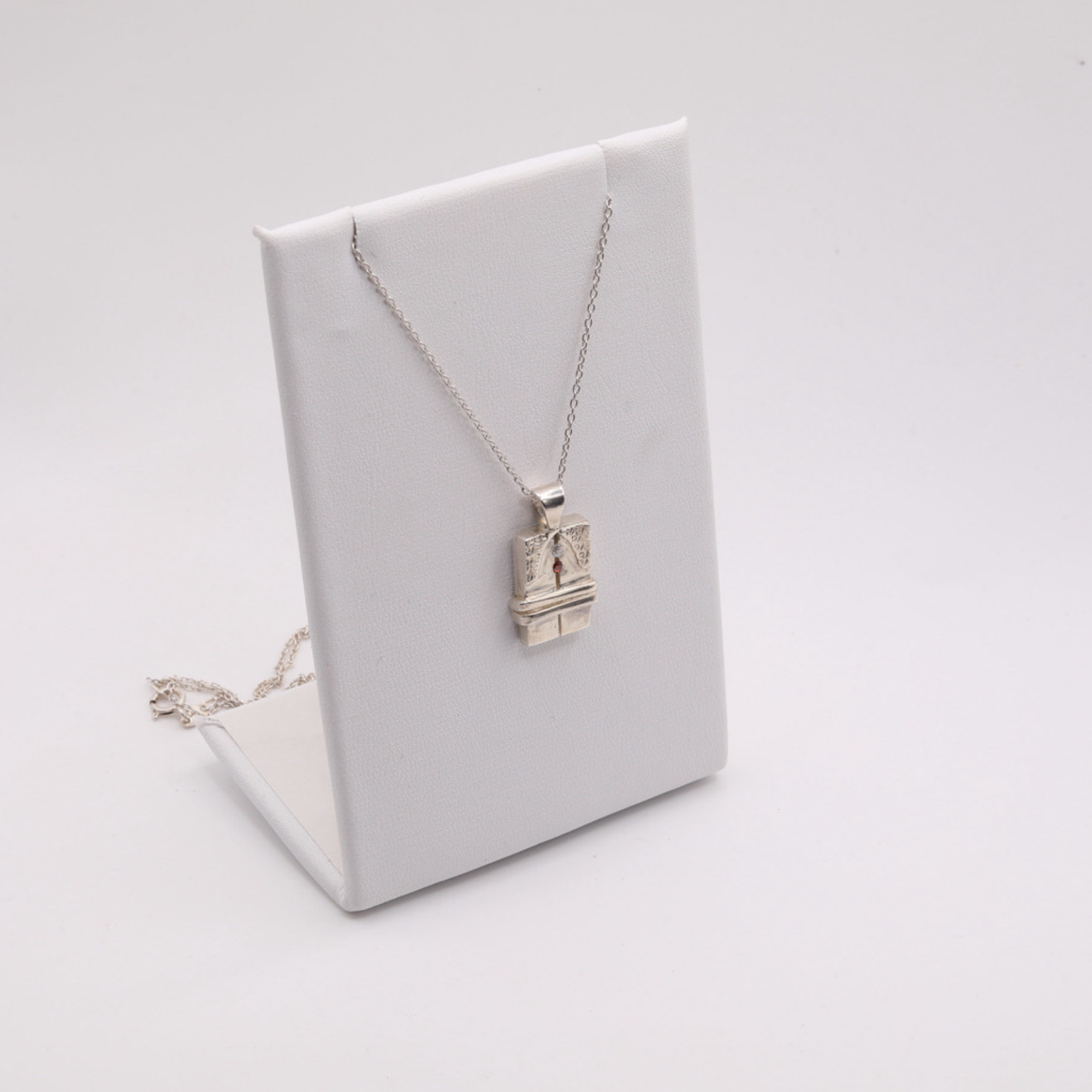 Brancusi The Kiss Pendant – Ruby & CZ