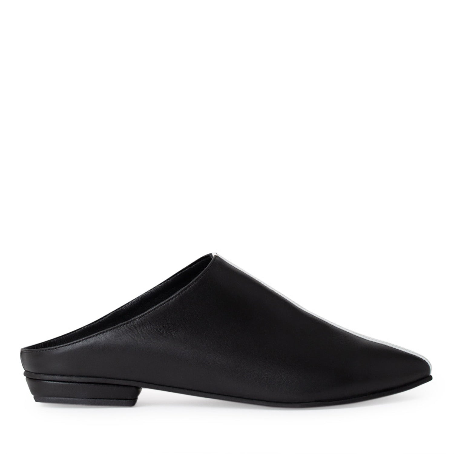 traces-of-heels-flats-horizon-black-white-leather