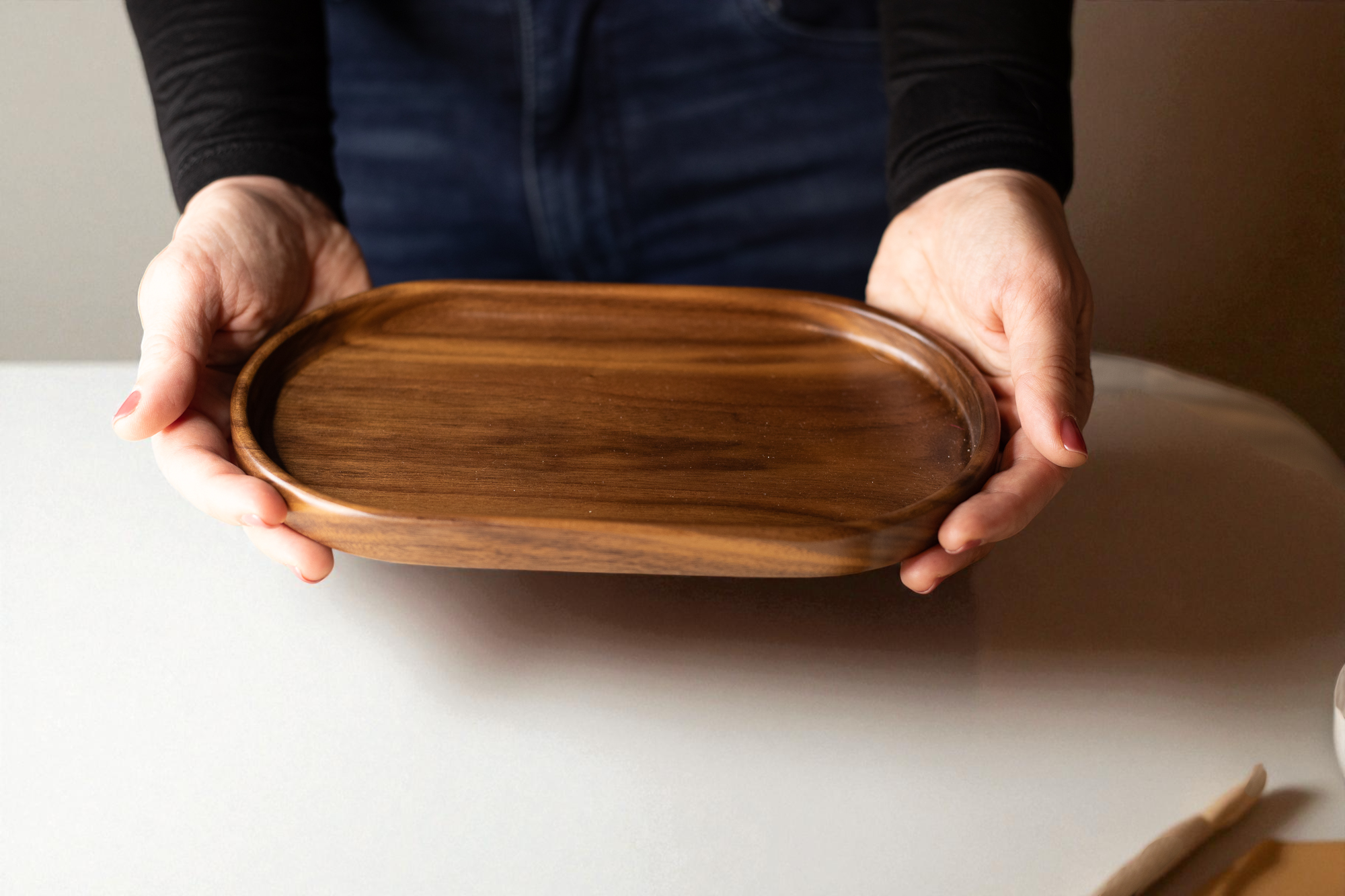 tray/ oval/ walnut