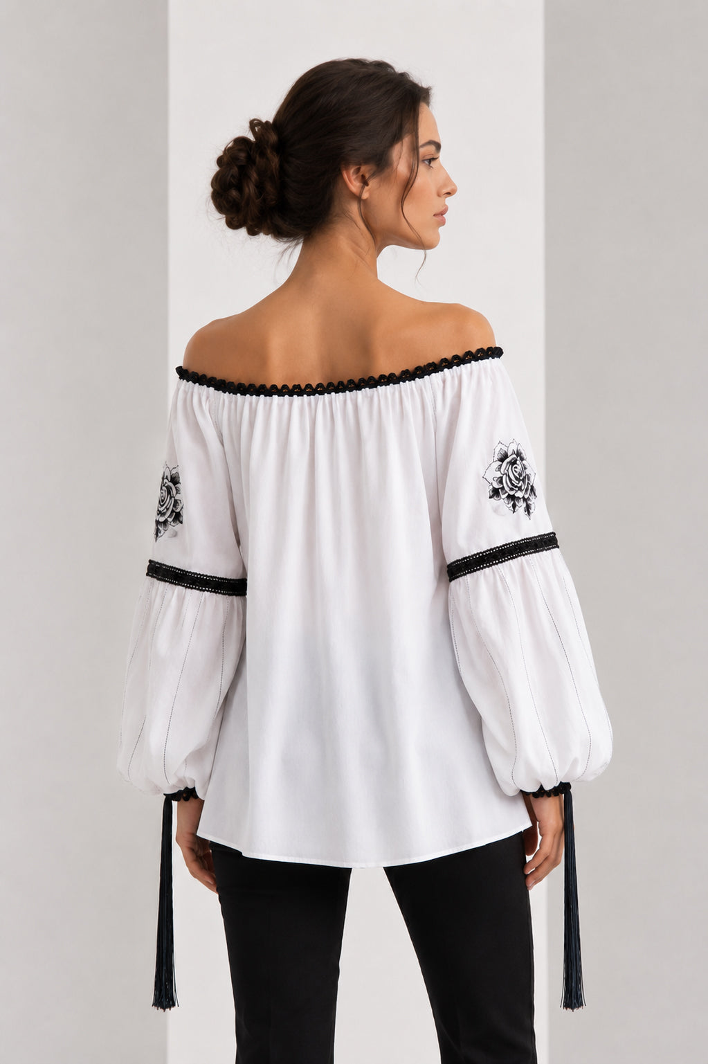 BLACK AND WHITE ROSE BLOUSE