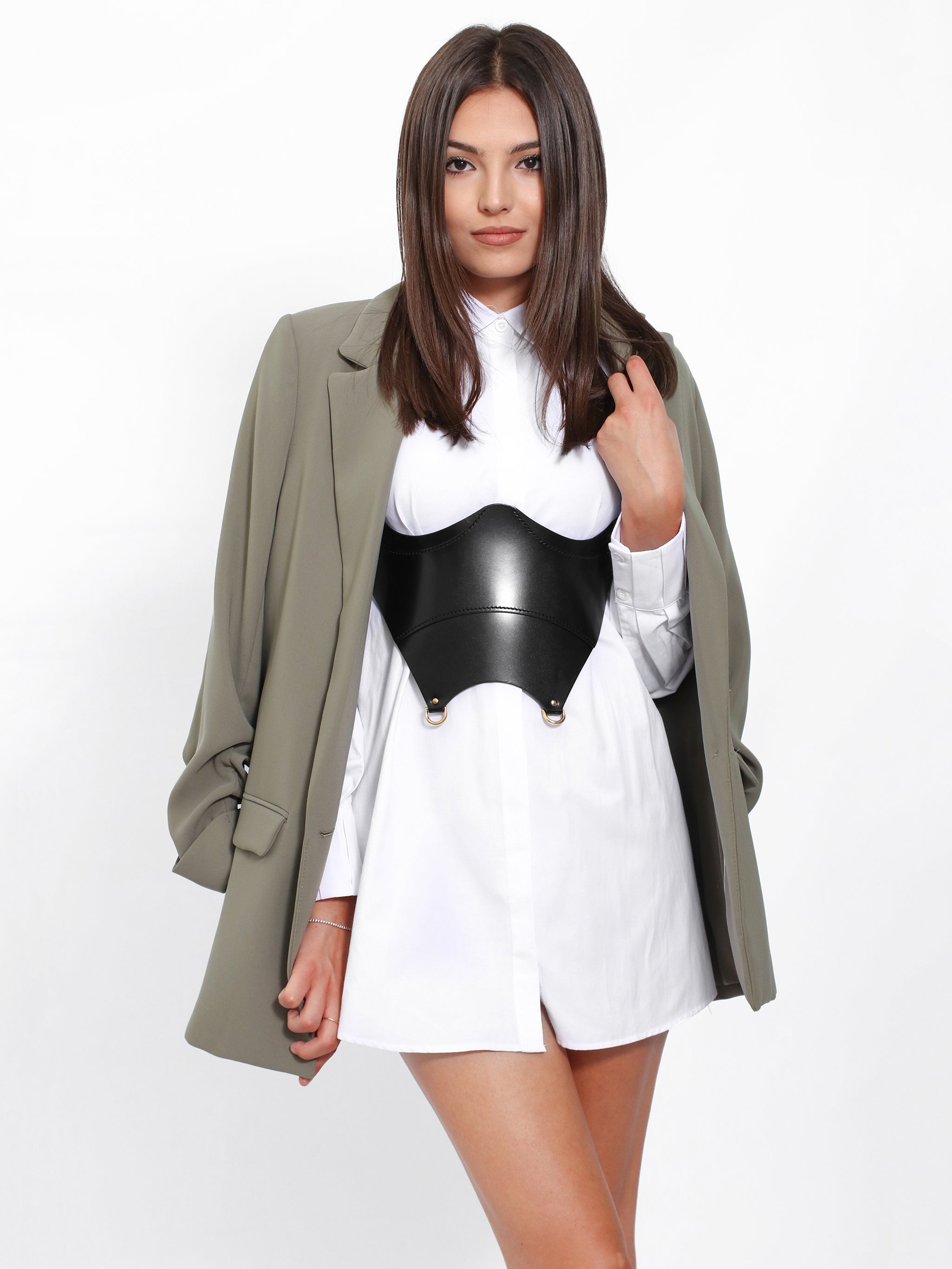 Casual outfit incorporating the women underbust corset.