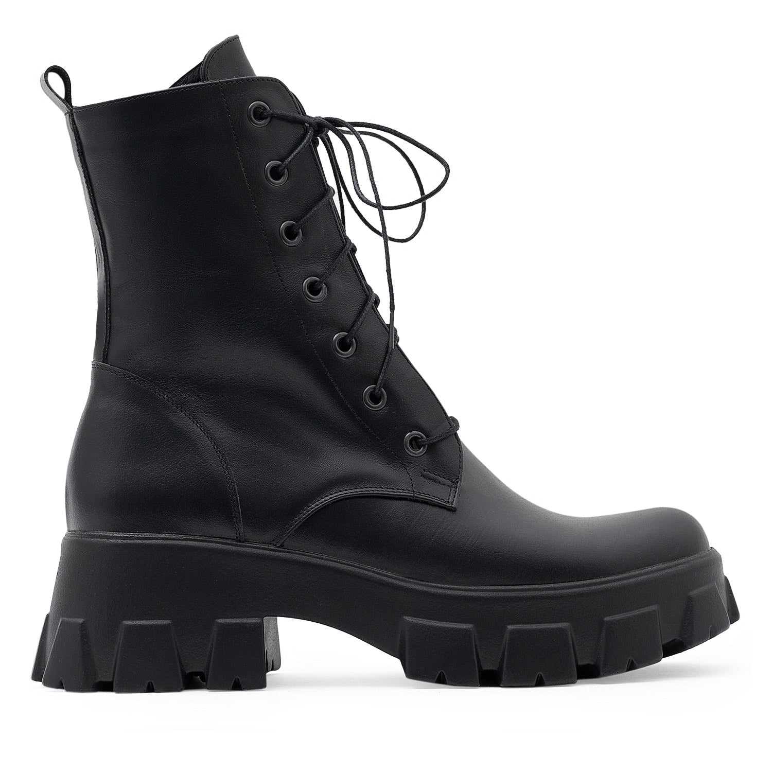 traces-of-heels-boots-stryde-black-leather